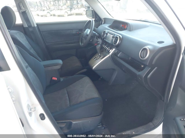 Scion XB 2014 JTLZE4FEXEJ058786 Image 5