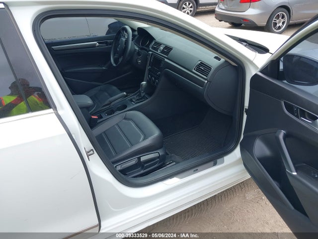 1VWAT7A32GC066326 Volkswagen Passat 1.8t R-line