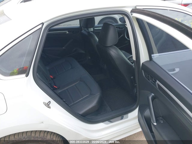 1VWAT7A32GC066326 Volkswagen Passat 1.8t R-line