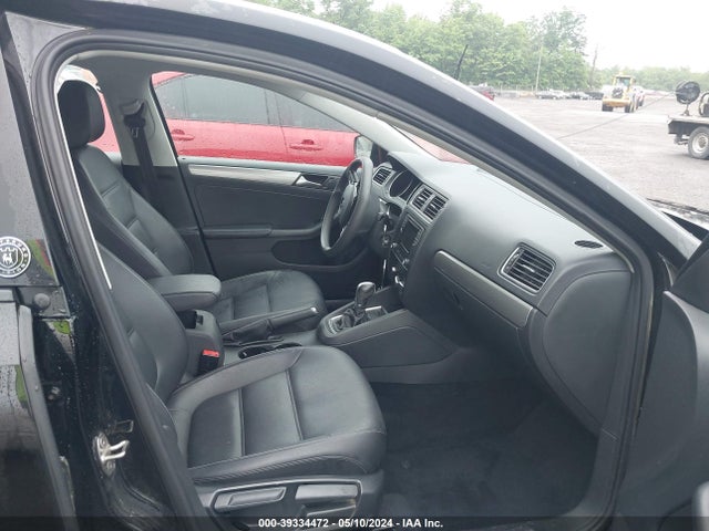 3VWDB7AJ7JM242081 Volkswagen Jetta 1.4t Se/1.4t Wolfsburg Edition