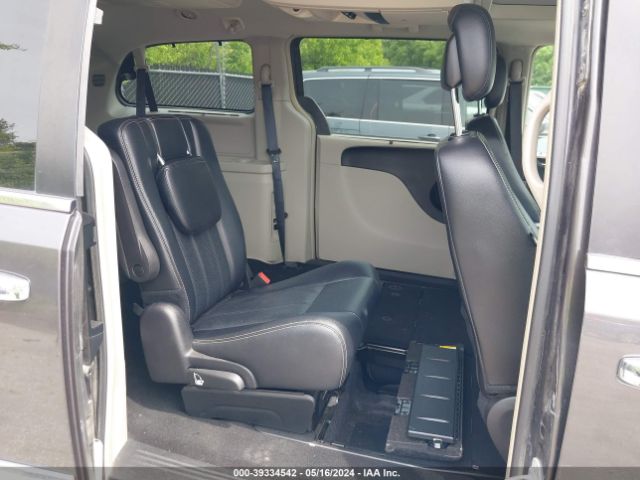 2C4RC1CG4GR112572 Chrysler Town & Country Touring-l Anniversary Edition