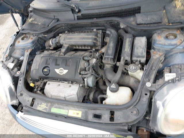 2010 MINI COOPER WMWMF3C58ATZ64545 Photo 9