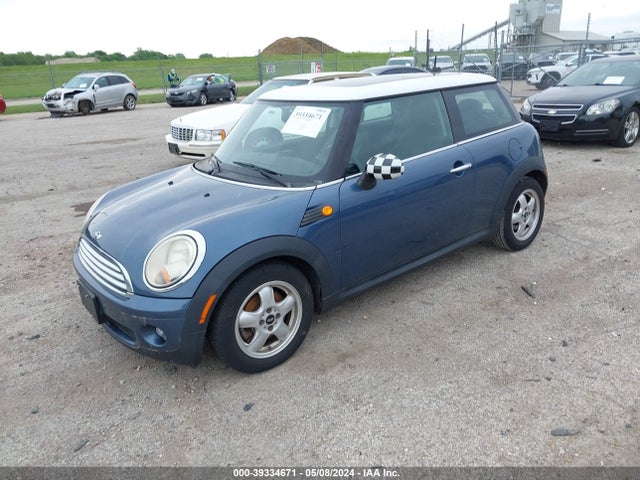 2010 MINI COOPER WMWMF3C58ATZ64545 Photo 1