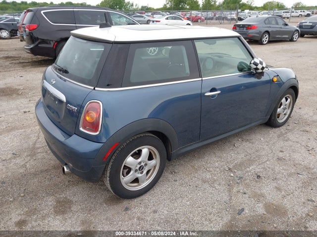 2010 MINI COOPER WMWMF3C58ATZ64545 Photo 3