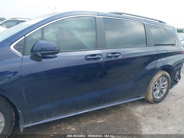 Toyota SIENNA LE 2022 5TDKRKEC5NS124668 Image 13