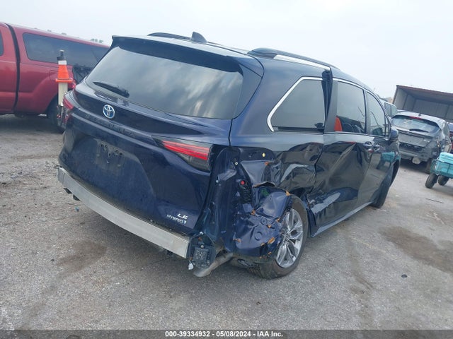 Toyota SIENNA LE 2022 5TDKRKEC5NS124668 Image 4