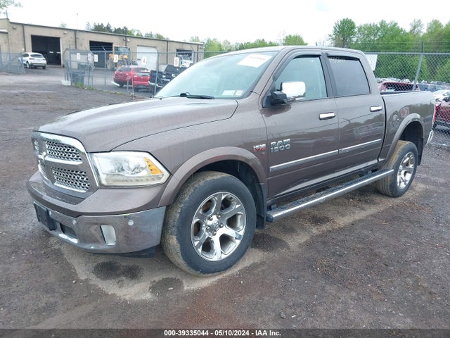 RAM 1500 Laramie  4x4 5'7 Box 2018 1C6RR7NT4JS237287 Image 2