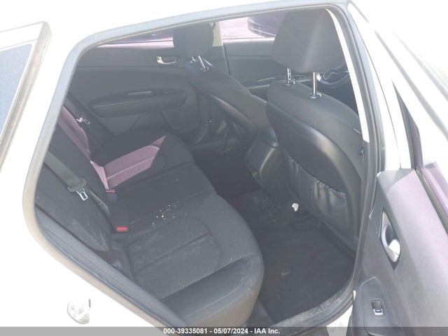 KIA Optima Lx 2018 5XXGT4L39JG235905 Image 8
