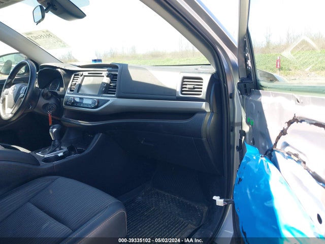 Toyota Highlander Le Plus 2019 5TDBZRFH0KS974755 Image 5