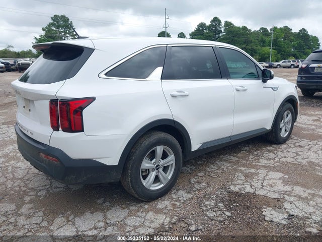 KIA SORENTO LX 2022 5XYRG4LC5NG157945 Image 4