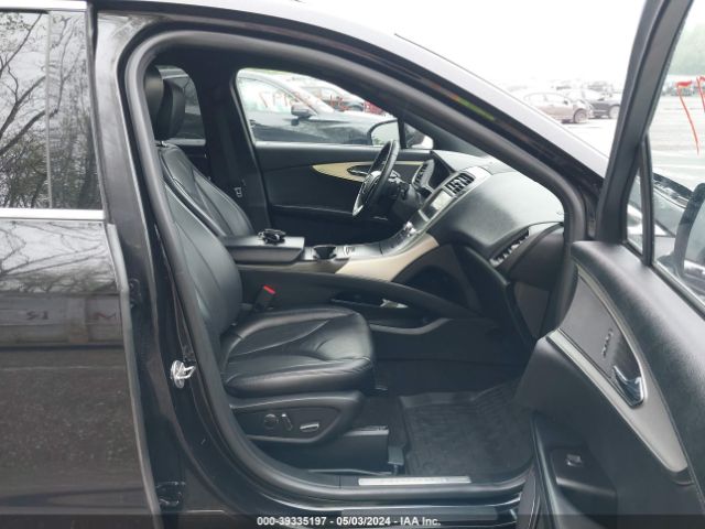 2LMPJ8J9XLBL06780 Lincoln Nautilus Standard
