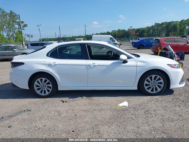 Toyota CAMRY LE 2022 4T1C11AK7NU666266 Image 13