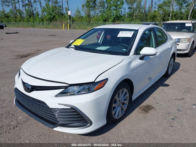 Toyota CAMRY LE 2022 4T1C11AK7NU666266 Image 2