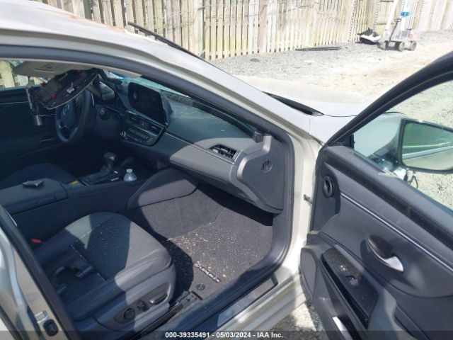 58ADA1C18RU046629 Lexus ES 300H