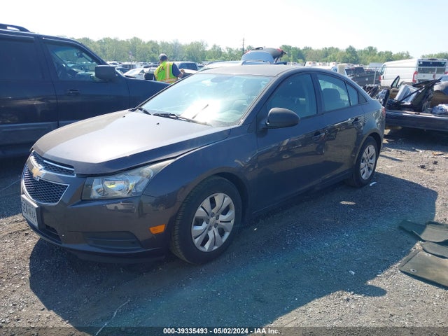 Chevrolet Cruze Ls Auto 2014 1G1PA5SG9E7477634 Image 2