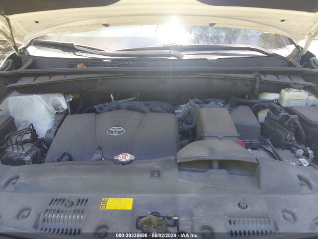 Toyota Highlander Limited Platinum 2018 5TDDZRFH0JS860231 Image 10