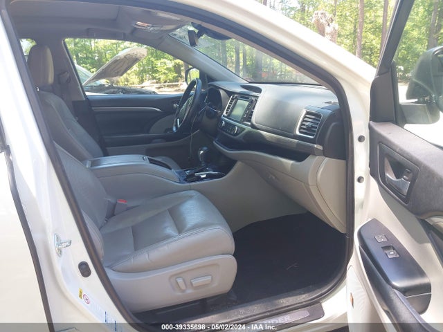 Toyota Highlander Limited Platinum 2018 5TDDZRFH0JS860231 Image 5