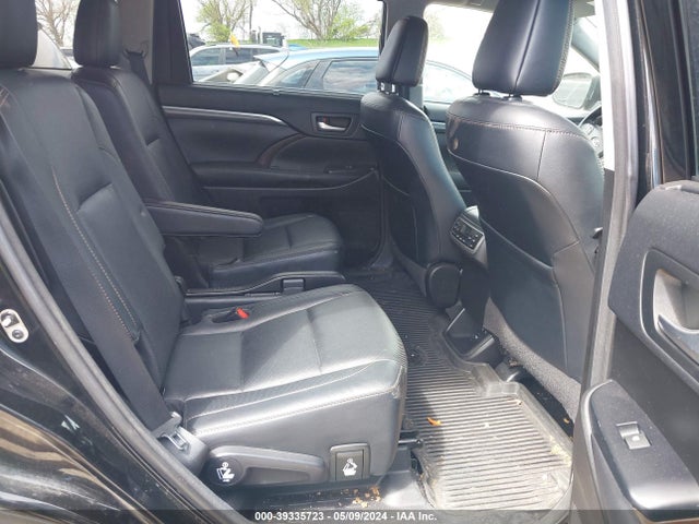Toyota Highlander Limited Platinum 2018 5TDDZRFH9JS863614 Image 8