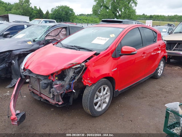 Toyota Prius C One 2017 JTDKDTB33H1593753 Image 2