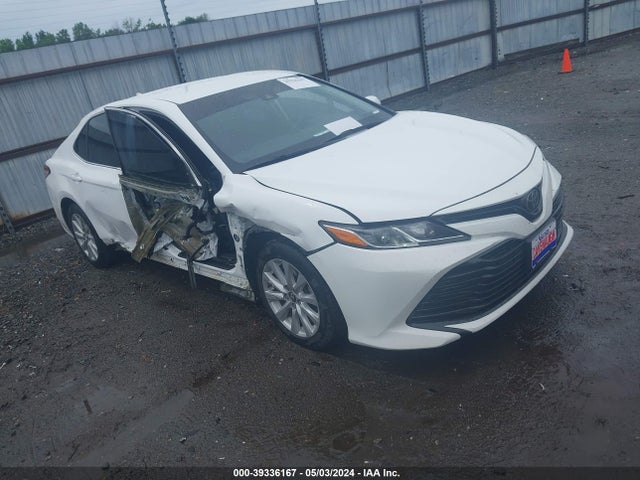 Toyota CAMRY LE 2019 4T1B11HK2KU241051 головне зображення