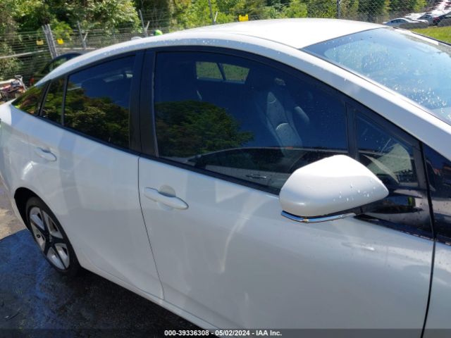 JTDKARFU5G3015316 Toyota Prius Four Touring