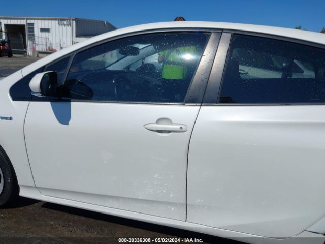 JTDKARFU5G3015316 Toyota Prius Four Touring
