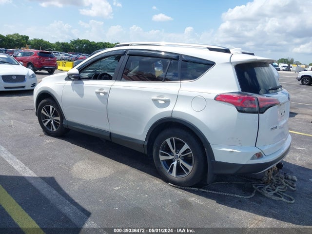 Toyota Rav4 Xle 2018 JTMWFREV0JJ164037 Image 3
