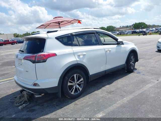 Toyota Rav4 Xle 2018 JTMWFREV0JJ164037 Image 4
