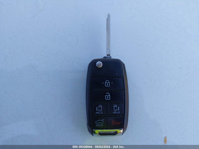 KIA SEDONA LX 2017 KNDMB5C18H6218676 Image 11