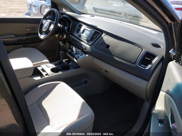 KIA SEDONA LX 2017 KNDMB5C18H6218676 Image 5