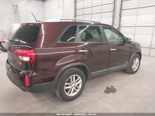KIA SORENTO LX 2015 5XYKTCA65FG571782 Image 4