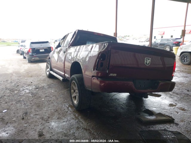1C6RR6FG5HS567834 RAM 1500 Express Quad Cab 4x2 6'4 Box