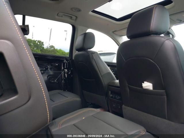 1GNERKKW6KJ240635 Chevrolet Traverse Premier