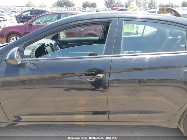 Hyundai ELANTRA SEL 2018 5NPD84LF5JH384895 Image 14