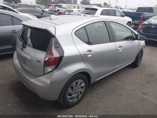 JTDKDTB31F1576401 Toyota Prius C Two
