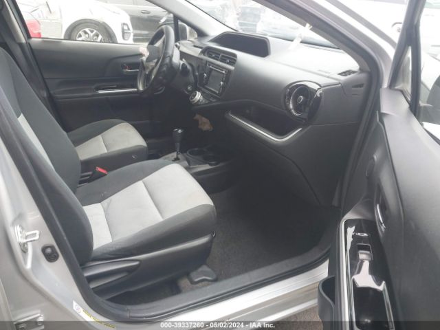 JTDKDTB31F1576401 Toyota Prius C Two