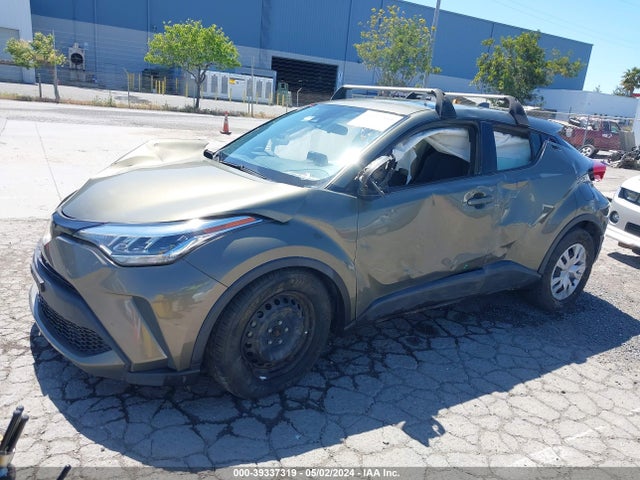 Toyota C-HR LE 2021 JTNKHMBX2M1095871 Image 2