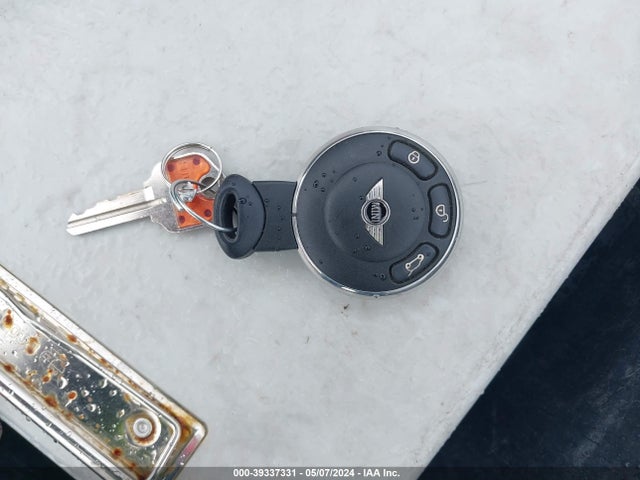 2011 MINI COOPER WMWSU3C50BT182528 Photo 10