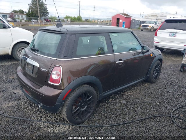 2011 MINI COOPER WMWSU3C50BT182528 Photo 3