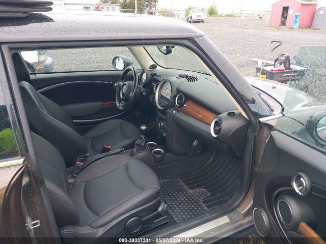 2011 MINI COOPER WMWSU3C50BT182528 Photo 4