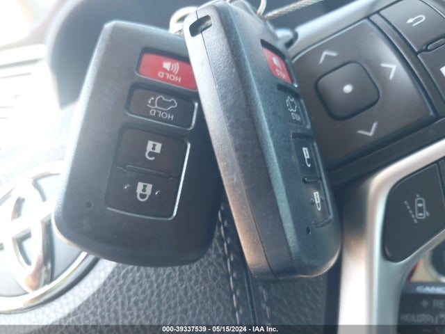 Toyota Highlander Limited 2018 5TDYZRFH6JS288826 Image 11