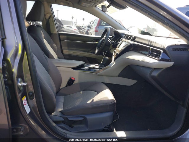 Toyota CAMRY LE 2019 4T1B11HK0KU730449 Image 5