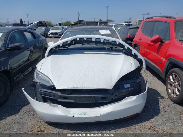 Tesla Model S 60/70/75/85 2016 5YJSA1E18GF160457 Image 13