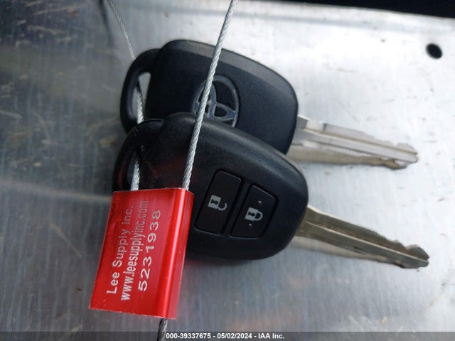 Toyota RAV4 LE 2017 2T3BFREV6HW661202 Image 11