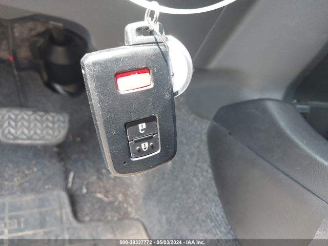Toyota Prius C Three 2014 JTDKDTB37E1079285 Image 11