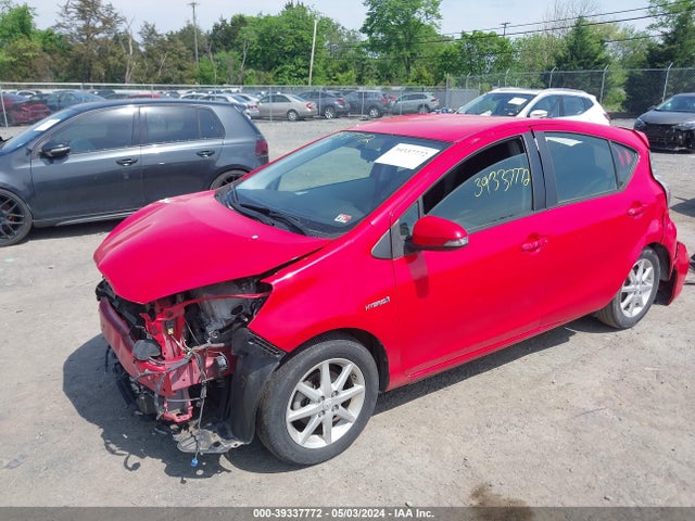 Toyota Prius C Three 2014 JTDKDTB37E1079285 Image 2