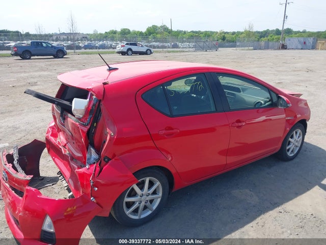 Toyota Prius C Three 2014 JTDKDTB37E1079285 Image 4