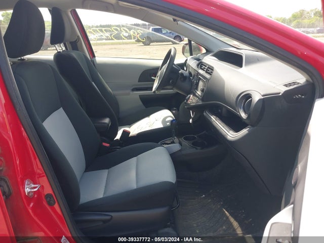 Toyota Prius C Three 2014 JTDKDTB37E1079285 Image 5