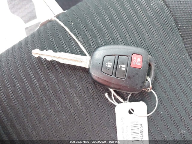 Toyota RAV4 LE 2017 2T3ZFREV4HW312778 Image 11