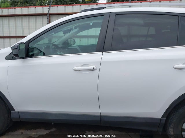 Toyota RAV4 LE 2017 2T3ZFREV4HW312778 Image 14